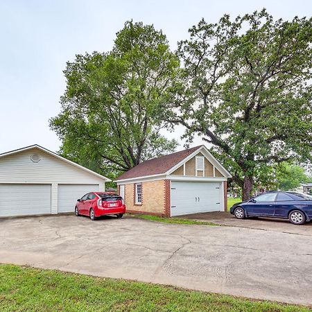 Delightful Retreat With Fireplace And Large Yard! מראה חיצוני תמונה