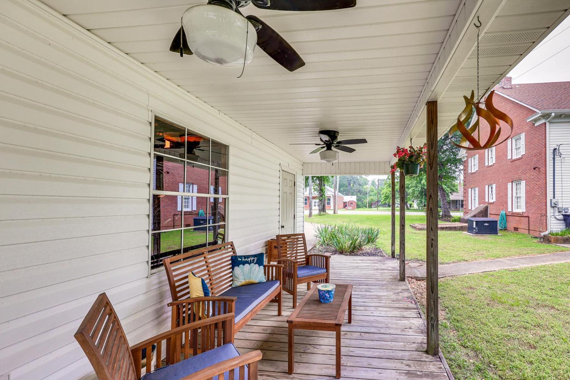 Delightful Retreat With Fireplace And Large Yard! מראה חיצוני תמונה