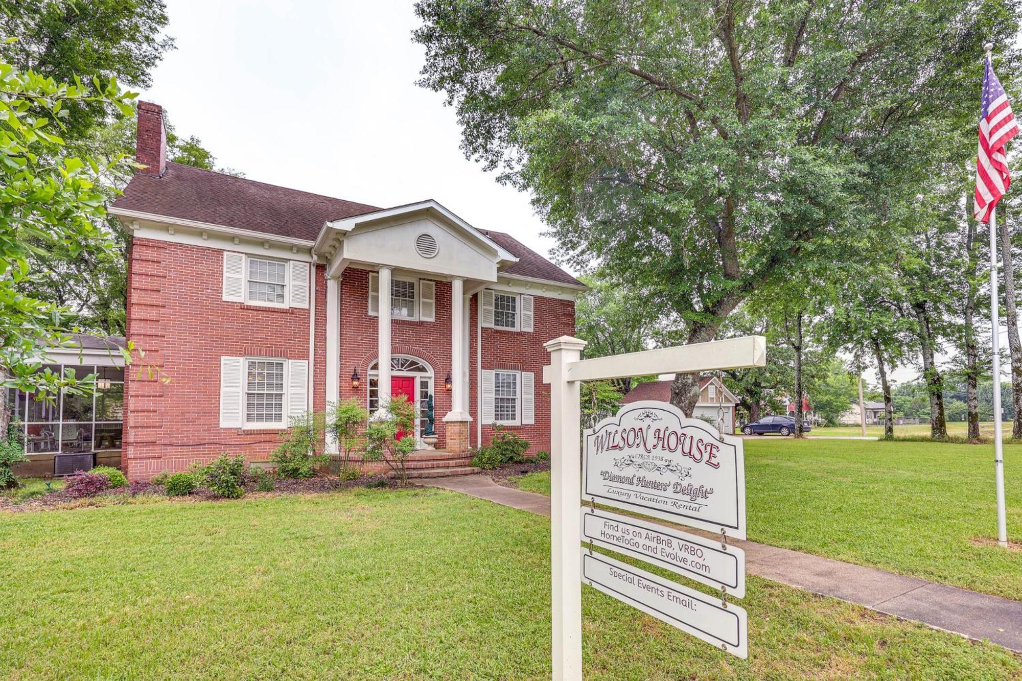 Delightful Retreat With Fireplace And Large Yard! מראה חיצוני תמונה