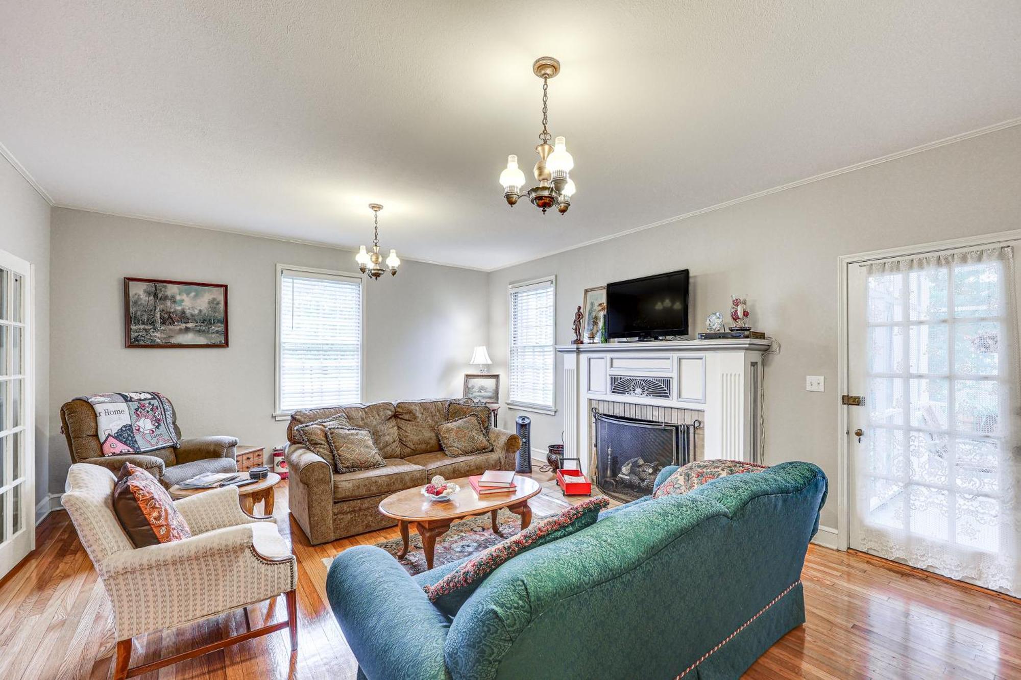 Delightful Retreat With Fireplace And Large Yard! מראה חיצוני תמונה