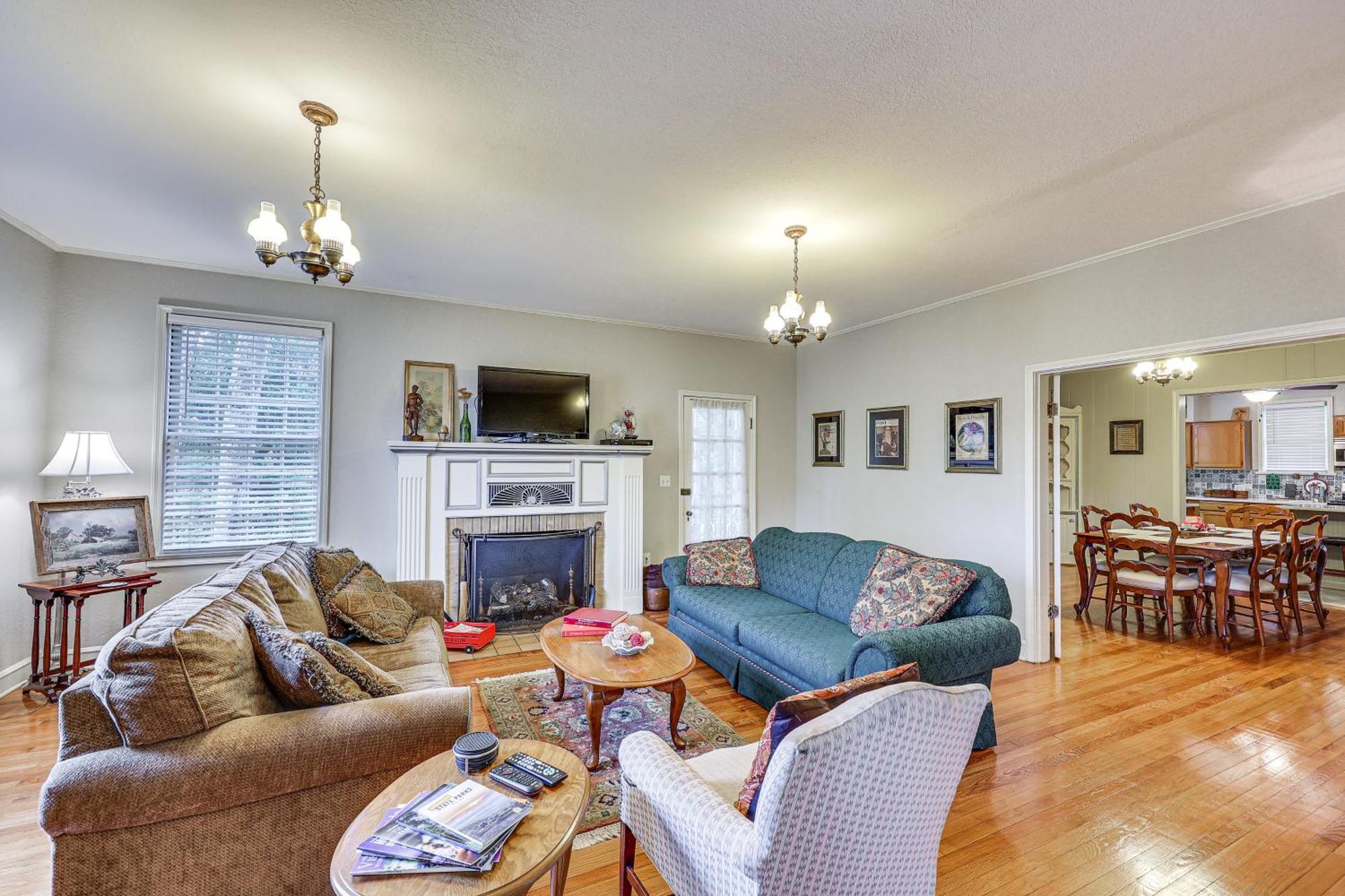 Delightful Retreat With Fireplace And Large Yard! מראה חיצוני תמונה