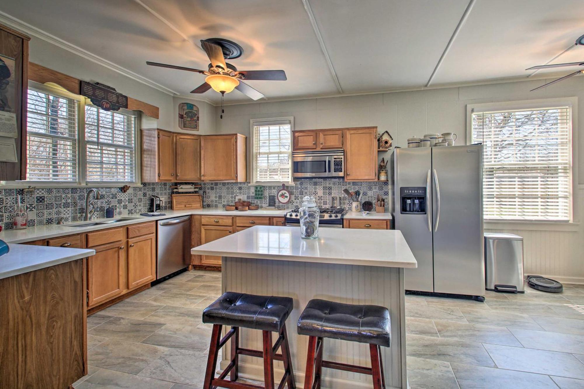 Delightful Retreat With Fireplace And Large Yard! מראה חיצוני תמונה